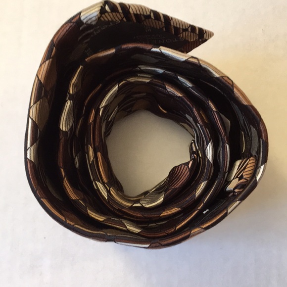 Stone house studio silk tie - Picture 2 of 8